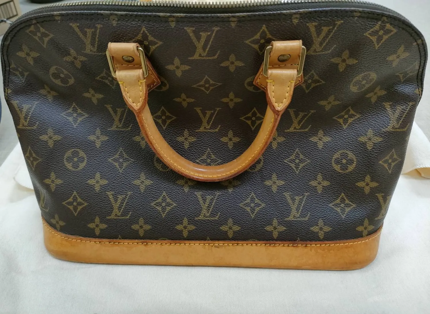 【入間市下藤沢】ルイヴィトンバッグ買取｜シミがあっても高価査定！