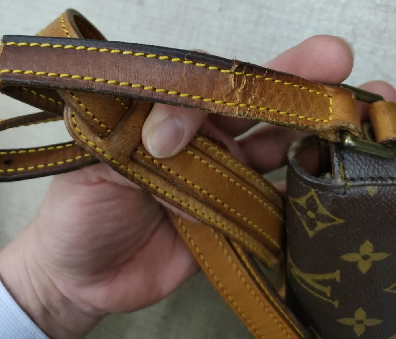 【入間市】ルイヴィトンバッグ買取｜ストラップ破損やベタつきがあってもお査定します！