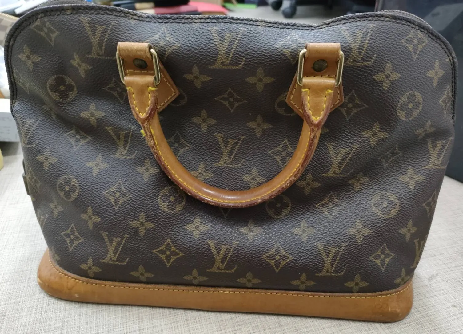 【入間市東藤沢】ルイヴィトンなら「ヤケ・角スレ」があっても高価買取！状態が悪くても売れる理由とは？