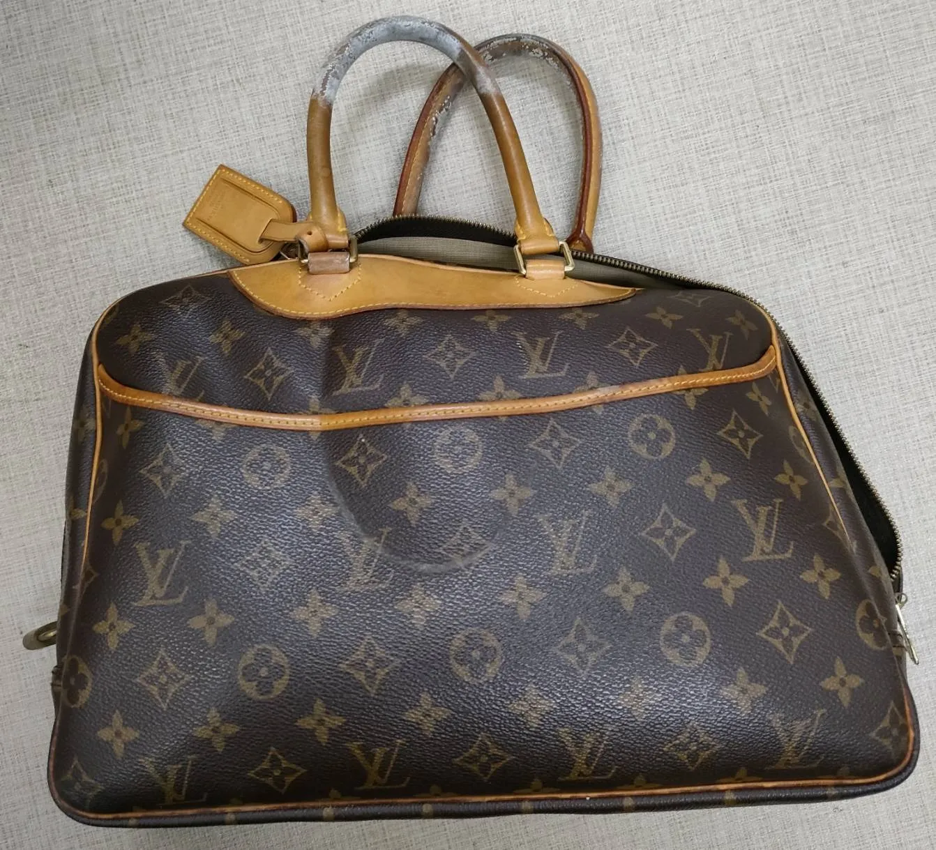 【入間市東町】感謝のリピート来店！ルイ・ヴィトン（Louis Vuitton）モノグラム「ドーヴィル」をお買取！キズ・汚れ・強い使用感があっても高価買取いたします