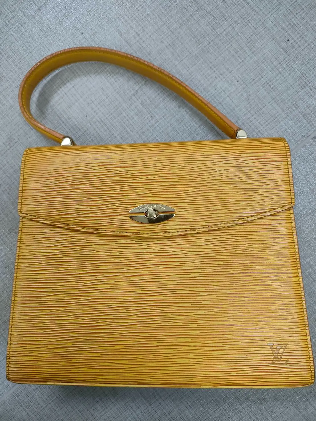 【所沢市三ケ島】鮮やかなエピ・イエロー！ルイ・ヴィトン（Louis Vuitton）のハンドバッグをお買取！廃盤・オールドモデルも高価買取いたします