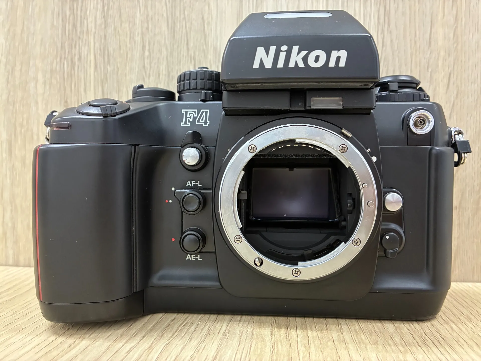 【入間市上藤沢】出張買取にて名機フィルム一眼レフ「Nikon F4」をお買取!昭和・平成の古いカメラ・レンズも高価買取いたします